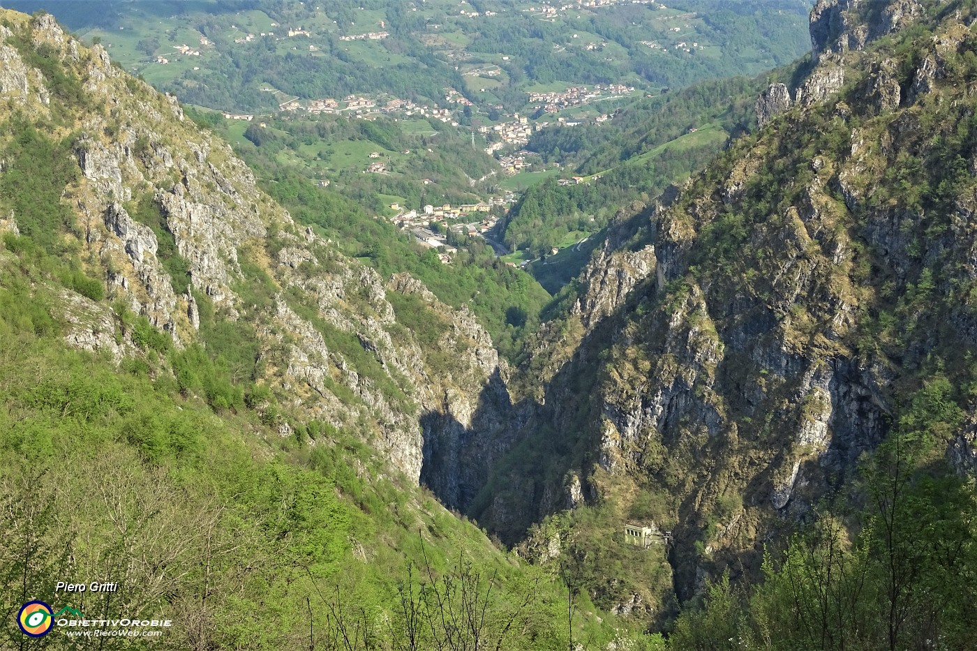 140 Siamo sopra gli orridi di Val Taleggio.JPG